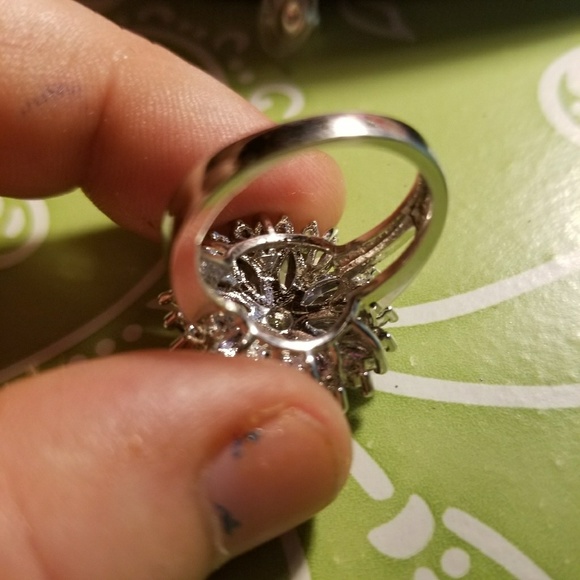 Beautiful Flower Marquise Cut Amethyst Ring - Picture 5 of 8